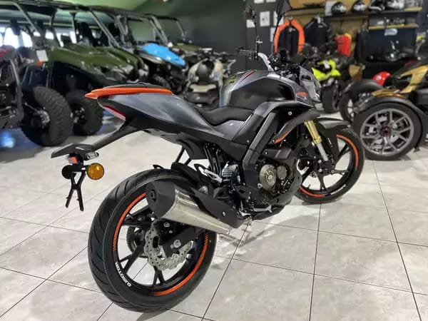 QJ Motor SRK 125 S - Photo 2