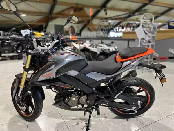 QJ Motor SRK 125 S - Photo 3