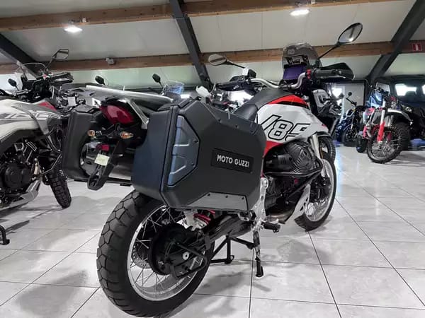 Moto Guzzi V 85 TT - Photo 2