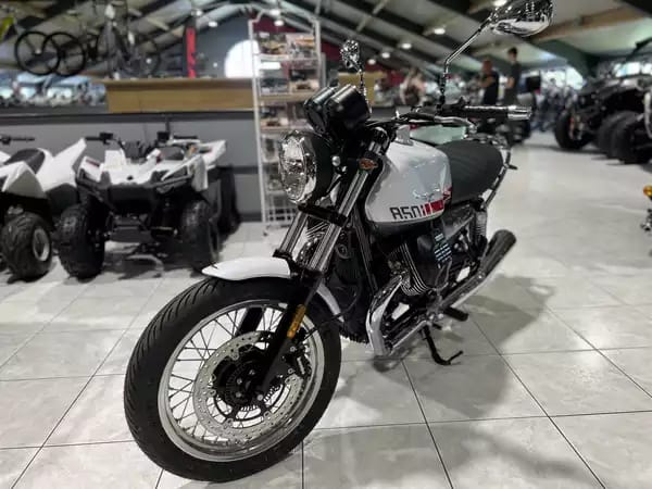 Moto Guzzi V 7 SPECIAL - Photo 2