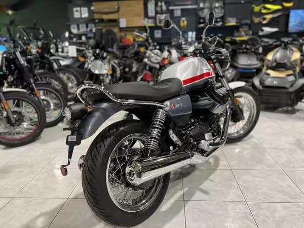 Moto Guzzi V 7 SPECIAL - Photo 2