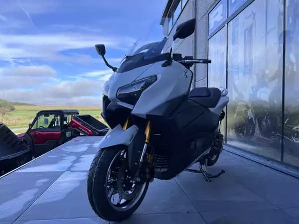 Yamaha TMAX 560 TECHMAX - Photo 2