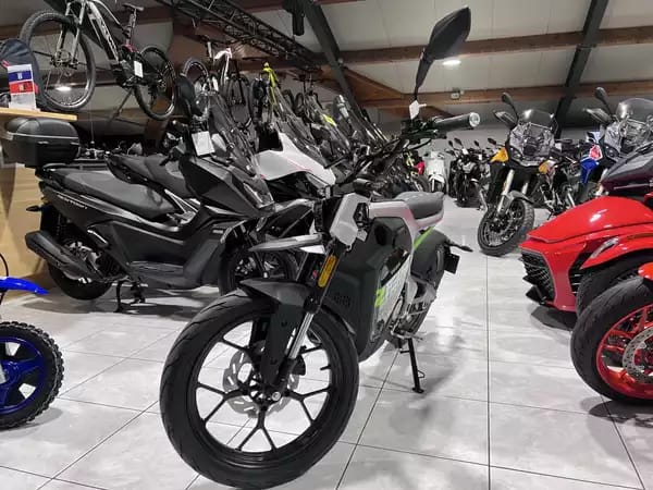 Zeeho C!ty Sport 3500 W ROAD autonomie  74 km  homologuée 45 Km/h. - Photo 2