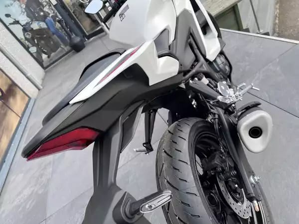 Yamaha YZF-R3 70 TH - Photo 3