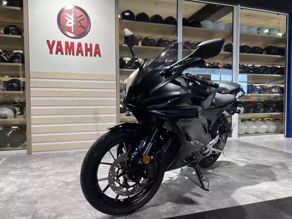 Yamaha YZF-R125 - Photo 2