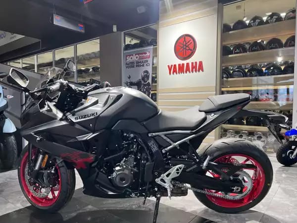 Suzuki GSX 8R - Photo 3