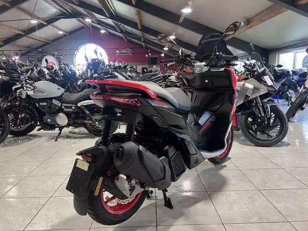 Aprilia SR 125 GT SPORT RED - Photo 2