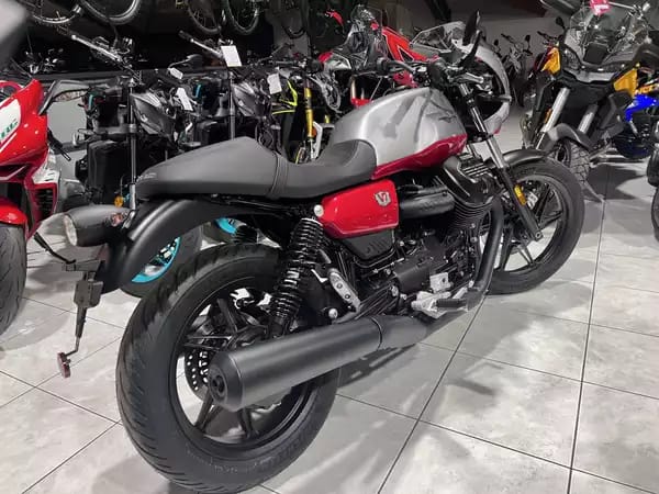 Moto Guzzi V 7 CORSA - Photo 2