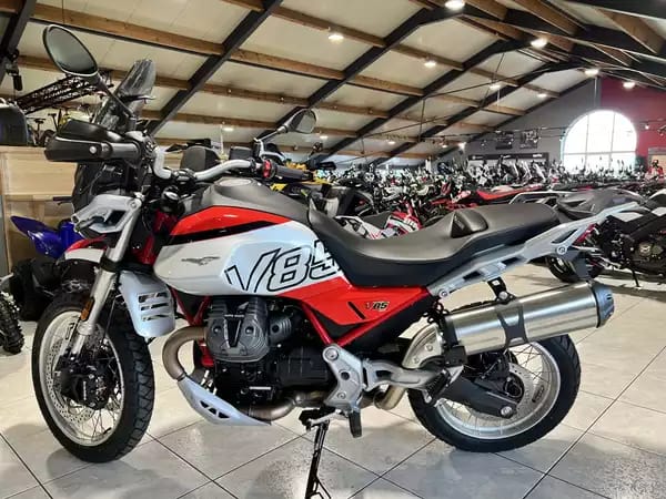 Moto Guzzi V 85 TT - Photo 3