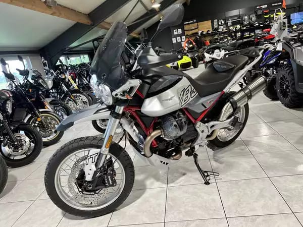 Moto Guzzi V 85 TT - Photo 2