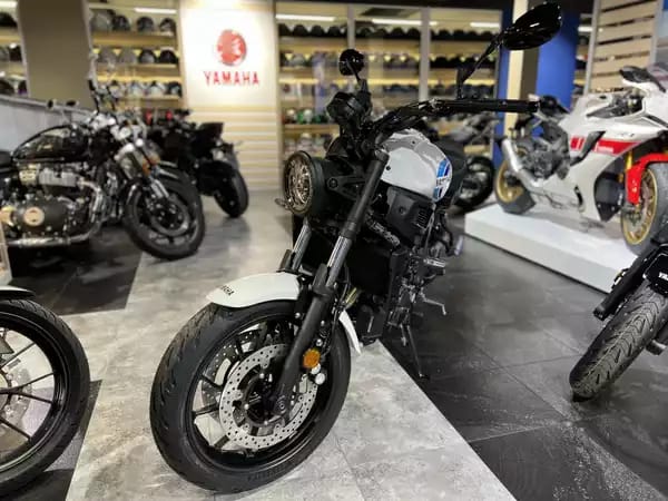 Yamaha XSR 700 rabaissée 50 mm - Photo 2