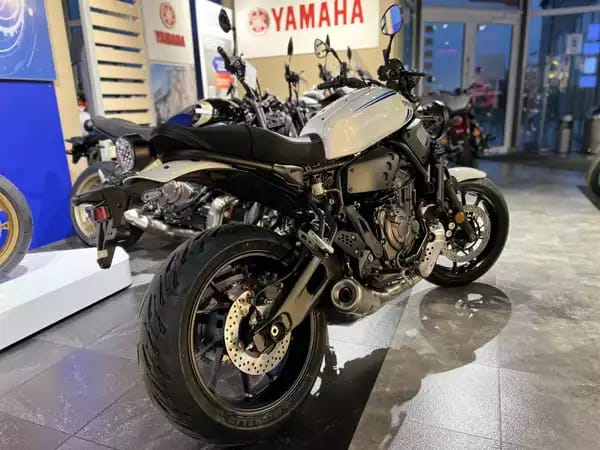 Yamaha XSR 700 rabaissée 50 mm - Photo 2