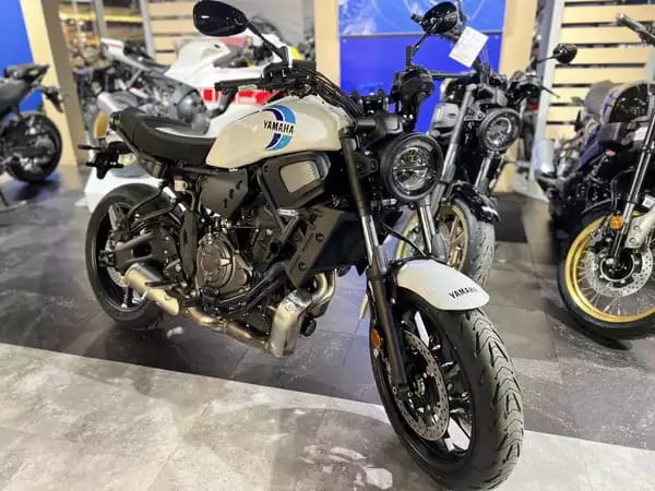 Yamaha XSR 700 rabaissée 50 mm - Photo 3