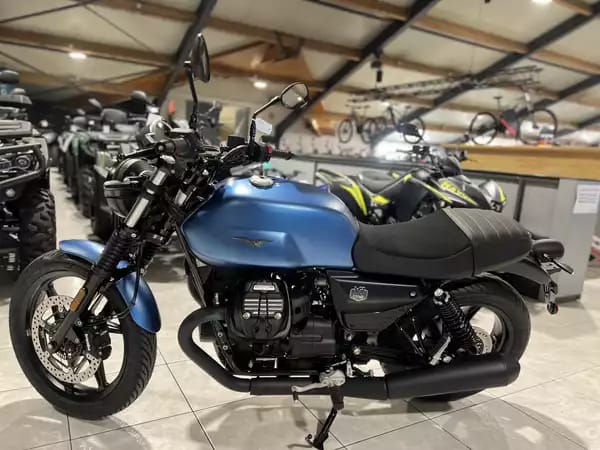 Moto Guzzi V 7 STONE - Photo 3