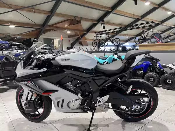 CF Moto 675 SR-R - Photo 3