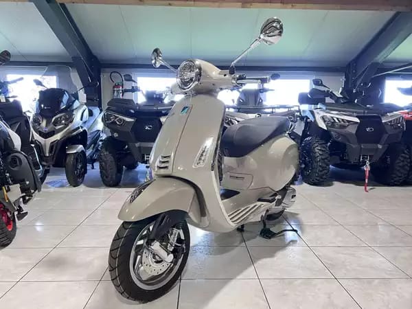 Vespa Primavera 125 - Photo 2