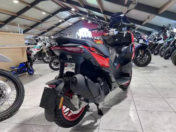 Aprilia SR 125 GT SPORT RED - Photo 2