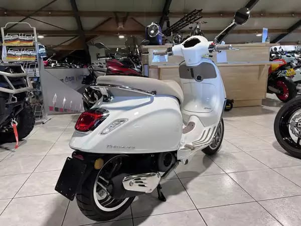 Vespa Primavera 125 S - Photo 2