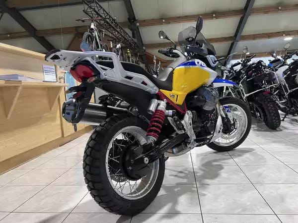 Moto Guzzi V 85 TT - Photo 2