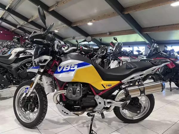 Moto Guzzi V 85 TT - Photo 3