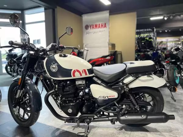 Royal Enfield Shotgun 650 stencil white - Photo 3