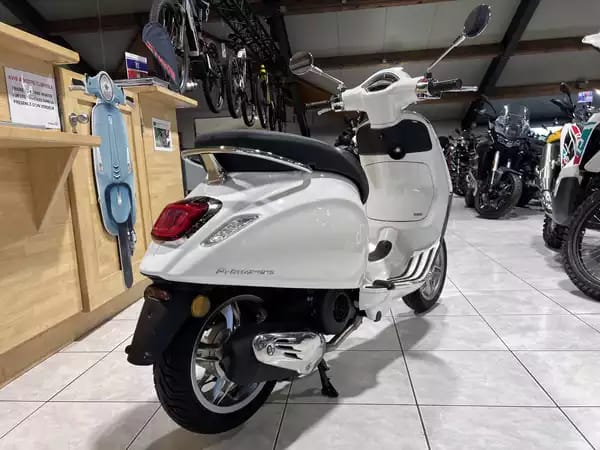 Vespa Primavera 125 BLANC - Photo 2