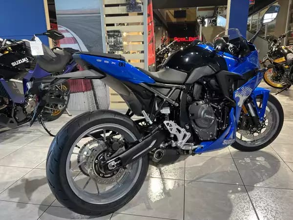 Suzuki GSX 8R - Photo 2