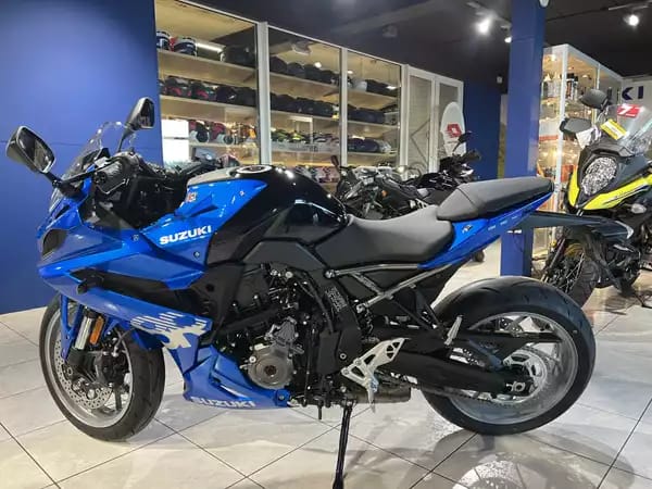 Suzuki GSX 8R - Photo 3