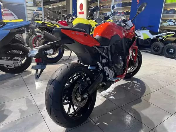 Suzuki GSX 8R - Photo 2