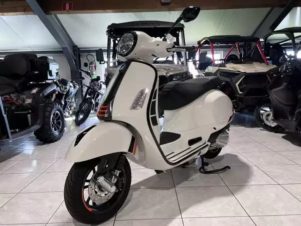 Vespa GTS Super Sport 310 - Photo 2