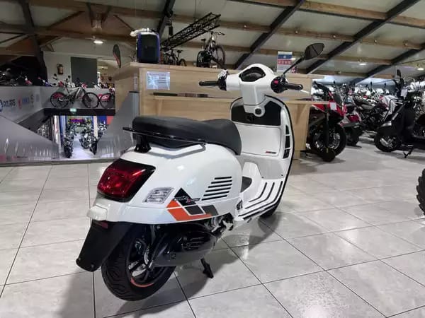 Vespa GTS Super Sport 310 - Photo 2