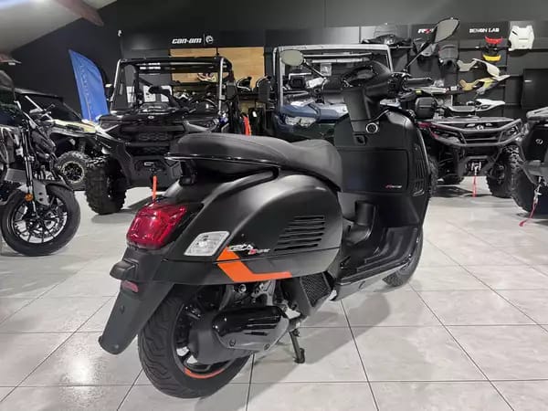 Vespa GTS Super Sport 125 - Photo 2