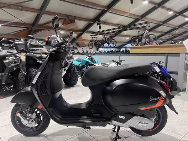 Vespa GTS Super Sport 125 - Photo 3