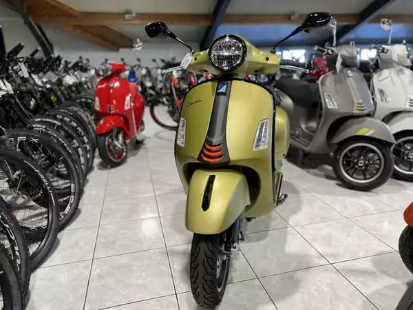 Vespa GTS Super Sport 125 - Photo 2