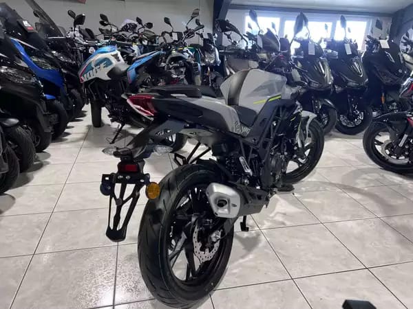 Benelli BN 125 GRIS - Photo 2