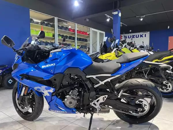 Suzuki GSX 8R - Photo 3