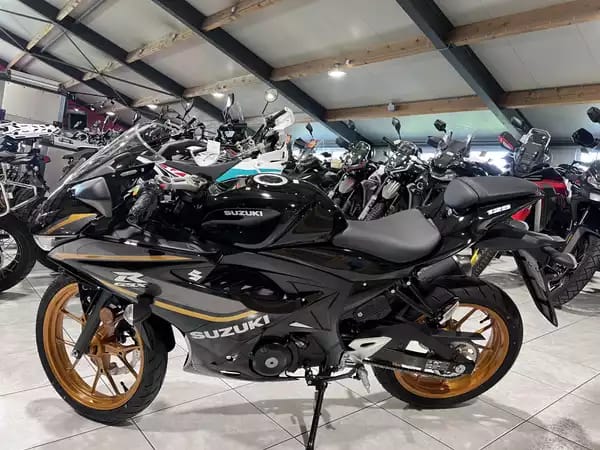 Suzuki GSX-R 125 - Photo 3