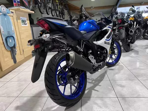 Suzuki GSX-R 125 - Photo 2