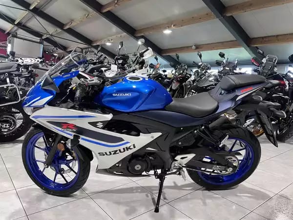 Suzuki GSX-R 125 - Photo 3