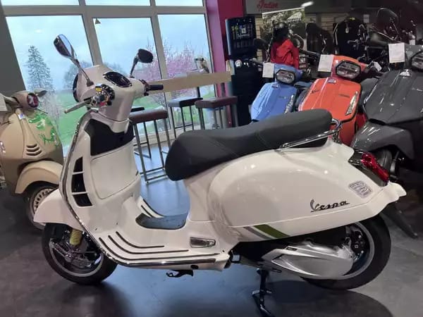 Vespa GTS Super Tech 125 - Photo 3