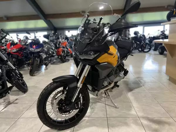 Moto Guzzi Stelvio 1000 - Photo 2