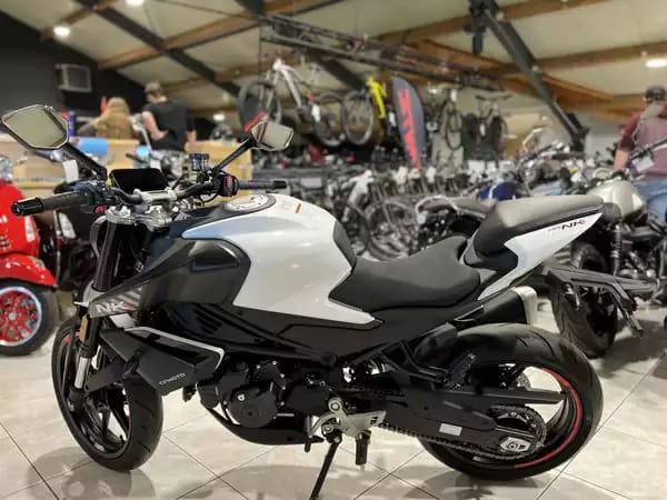 CF Moto 450 NK - Photo 3