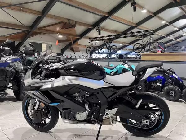 CF Moto 675 SR-R - Photo 3