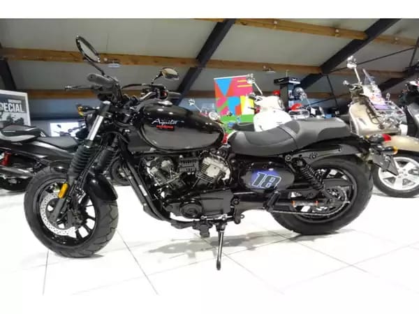 Hyosung Aquila 125 BOBBER V-TWIN - Photo 3