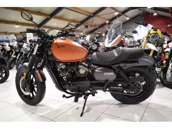 Hyosung Aquila 125 BOBBER V-TWIN - Photo 3