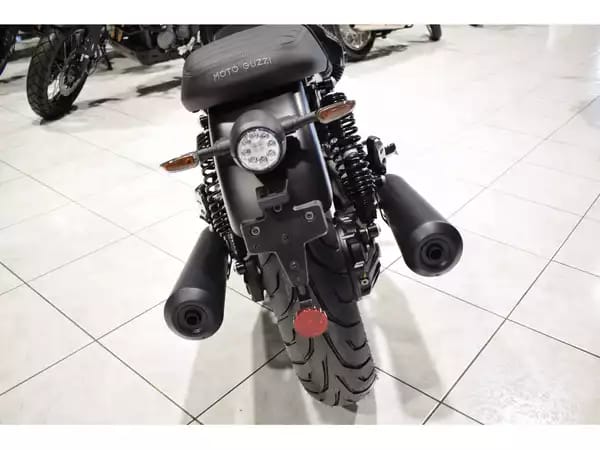 Moto Guzzi V 7 STONE - Photo 2
