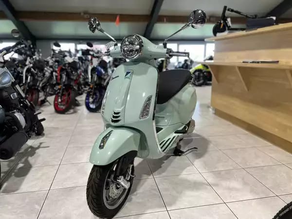 Vespa Primavera 125 - Photo 2