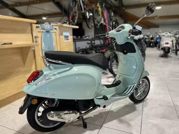 Vespa Primavera 125 - Photo 2