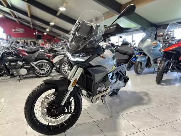 Moto Guzzi Stelvio 1000 - Photo 2