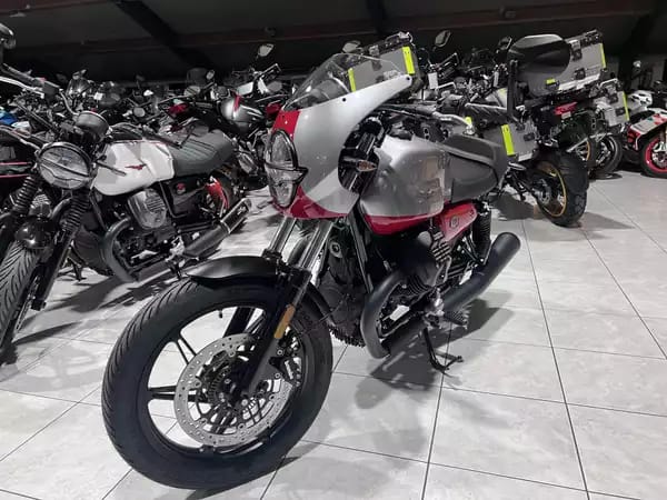 Moto Guzzi V 7 CORSA - Photo 2